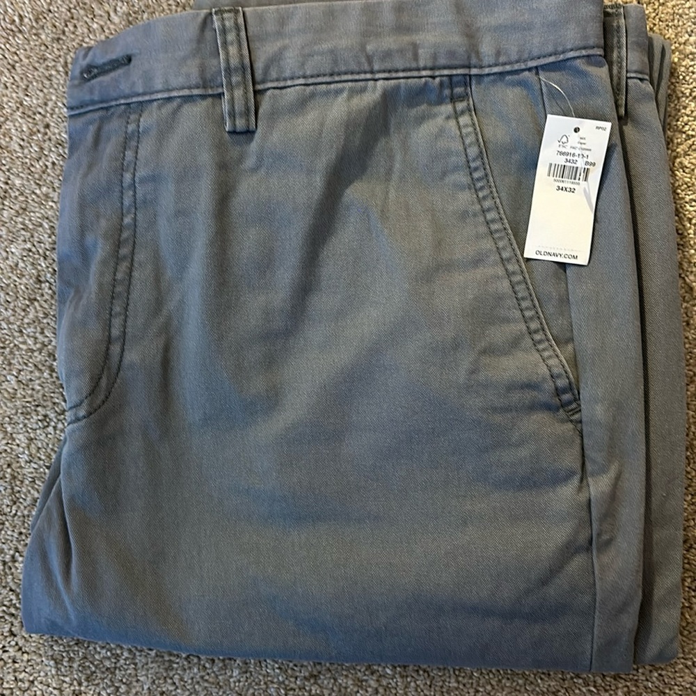 Old Navy 34x32 lived in chino NWT
